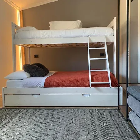 Black House - Feel The Vibe *