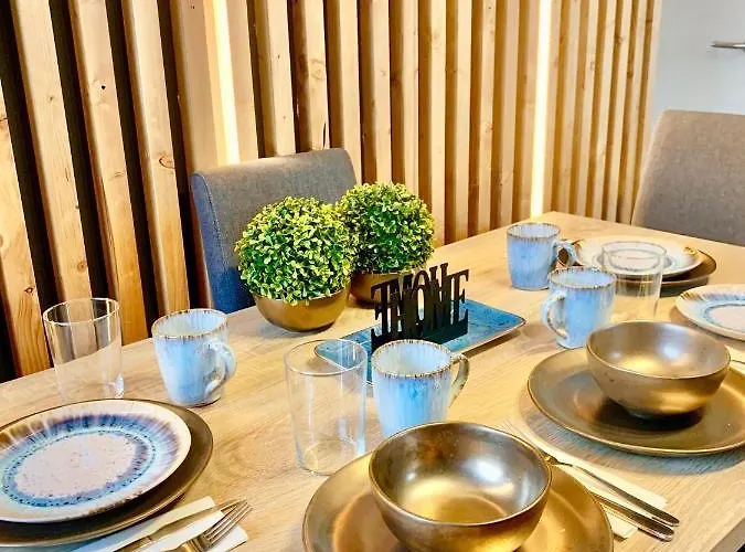 Black House - Feel The Vibe